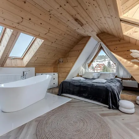 Czorna U Chocykow & מלון דירות 3*